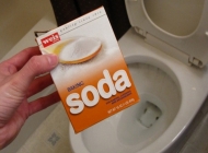 Cách thông tắc bồn cầu bằng baking soda (muối nở) giấm ăn