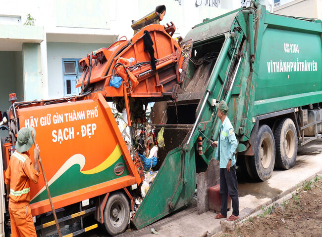 Dịch vụ thu gom r&aacute;c thải sinh hoạt theo quy tr&igrave;nh tiện lợi