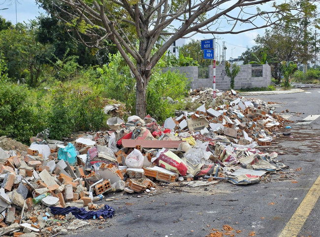 Dịch vụ thu gom r&aacute;c x&acirc;y dựng với quy tr&igrave;nh chuy&ecirc;n nghiệp