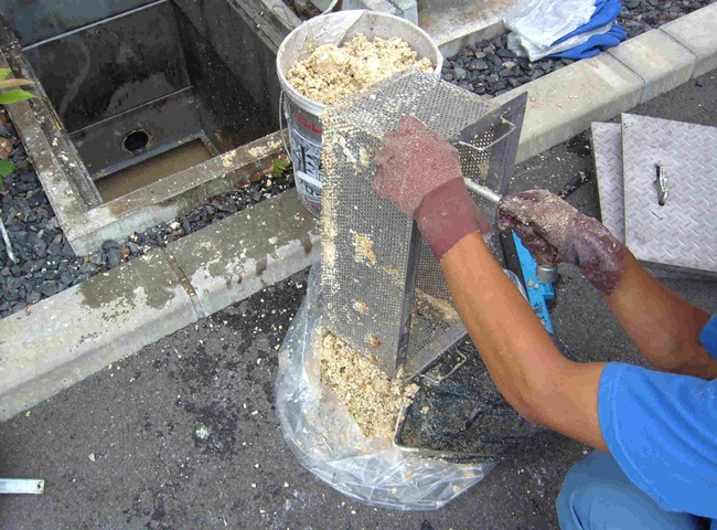 C&aacute;c bước để bạn c&oacute; thể vệ sinh bể t&aacute;ch mỡ nhanh ch&oacute;ng