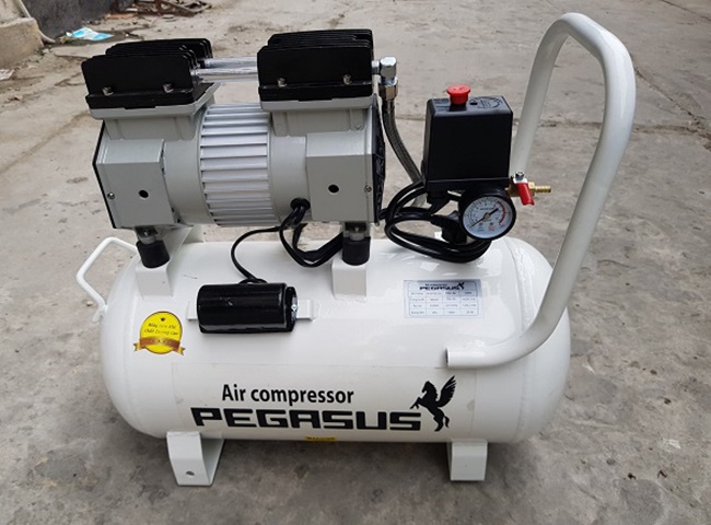 D&ugrave;ng m&aacute;y n&eacute;n kh&iacute; xử l&yacute; nước cống bị tr&agrave;o ngược