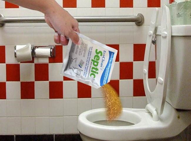 Xử l&yacute; m&ugrave;i h&ocirc;i hầm cầu bằng chế phẩm sinh học