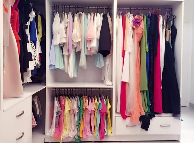 Khử m&ugrave;i h&ocirc;i tủ quần &aacute;o đơn giản tại nh&agrave;
