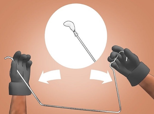 C&aacute;ch th&ocirc;ng cống bằng cách sử dụng bằng m&oacute;c quần &aacute;o