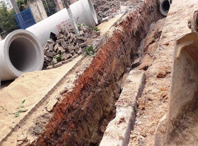 Ống tho&aacute;t nước thấp hơn mực nước cống ch&iacute;nh c&oacute; ảnh hưởng g&igrave;