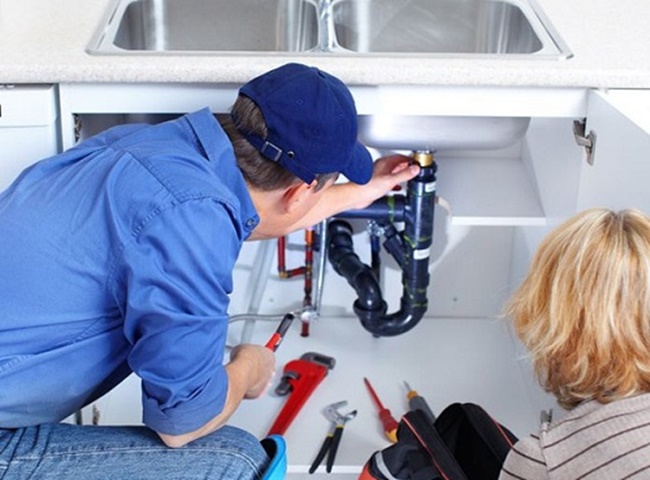 Nhiều nguy&ecirc;n nh&acirc;n l&agrave;m đường ống tho&aacute;t nước bị r&ograve; rỉ