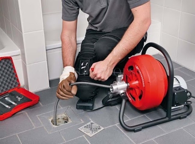 Sử dụng dịch vụ thông cống nghẹt thoát nước